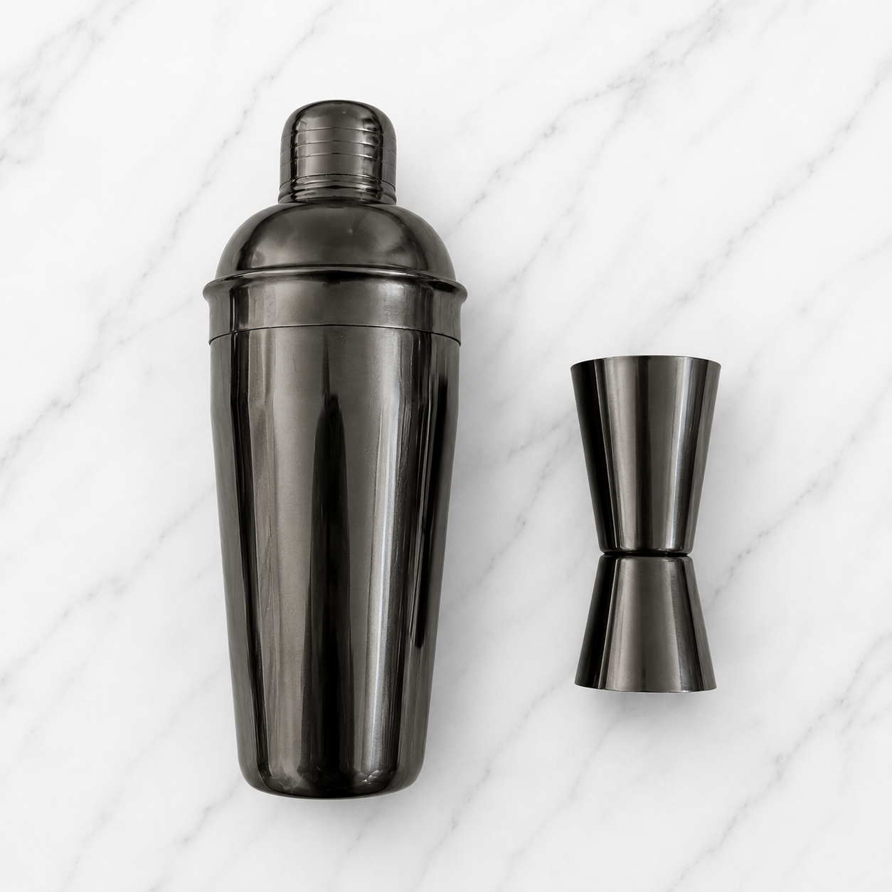Classic Cocktail Shaker (500ml) with Peg Measure - Glossy Black